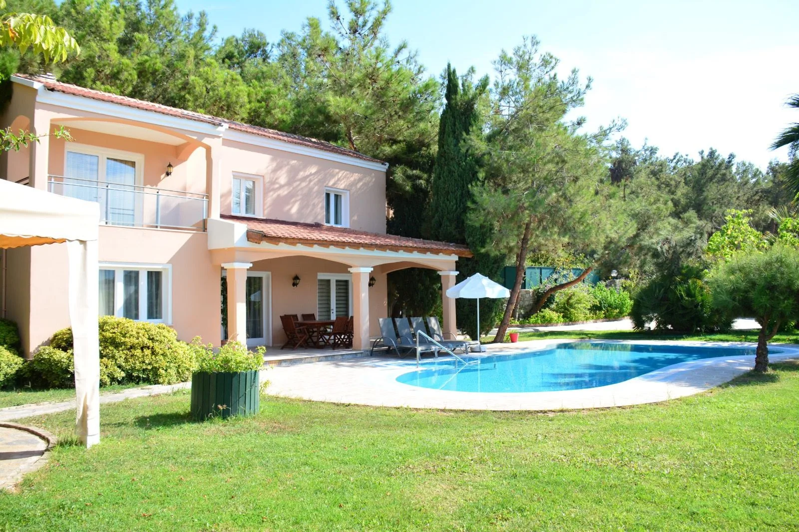 Villa Green Kuşadası – Ferienvilla mit Garten